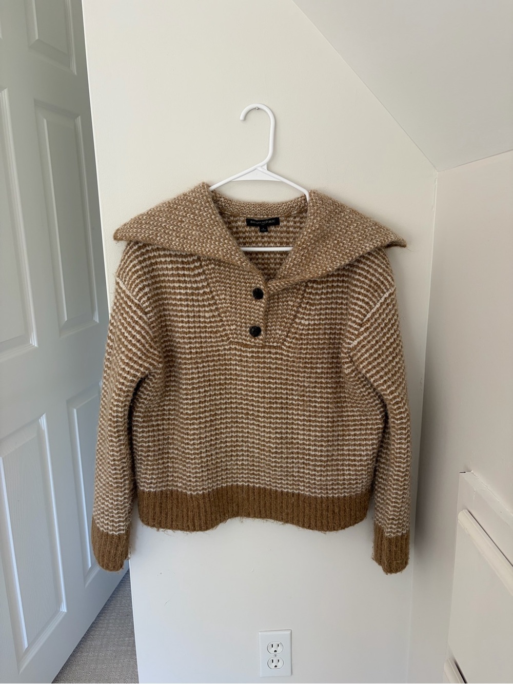 Banana Republic Cozy Two-Tone Camel & Cream Knit Sweater Button Collar Detail